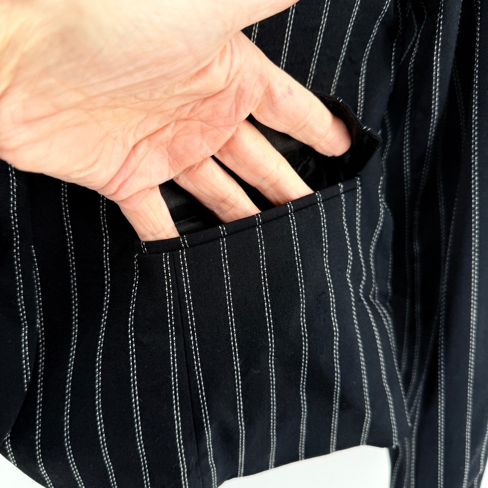 Beautiful and lightweight Wool Pendleton Pinstripe blazer/jacket Size 12 - Picture 6 of 12